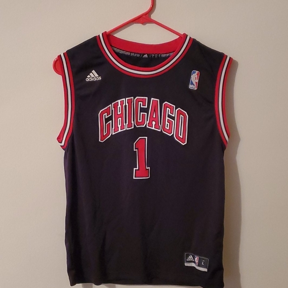 Adidas Chicago Bulls Derrick Rose swingman jersey. Adidas Chicago Bulls Derrick Rose swingman jersey.